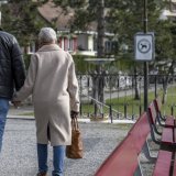 Pour près d'un tiers (31%), c'est la répartition rente et capital qui l'emporte. Et seul 16% des sondés déclarent vouloir percevoir la totalité de leur avoir de prévoyance sous la forme de capital. KEYSTONE/PETER SCHNEIDER